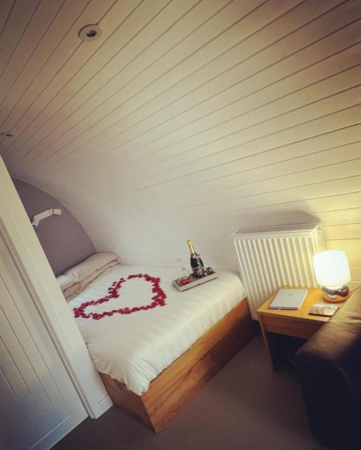 Appartement Loch Ness Pods à Fort Augustus Extérieur photo